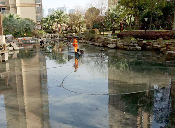 南关景观池淤泥清理