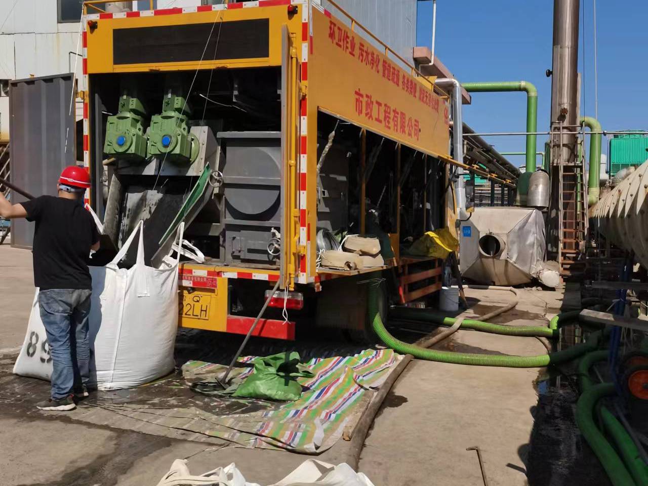 南关淤泥压干处理